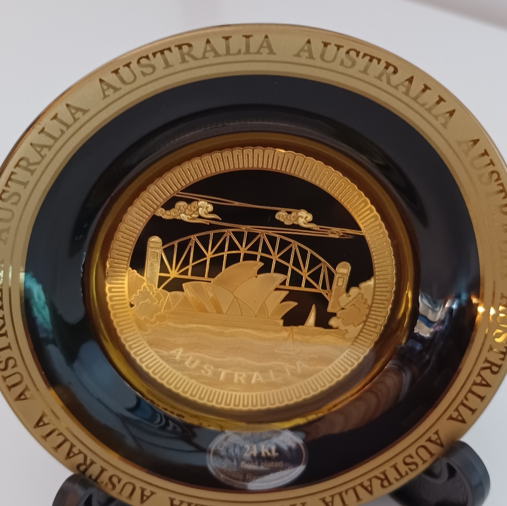 Vintage  Ceramic Gold Plate 24KL With Australia Mark Color Black and Gold.